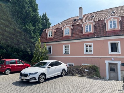 Pronájem parkovacích míst v uzavřeném dvoře v centru města v Litoměřicích - Fotka 12